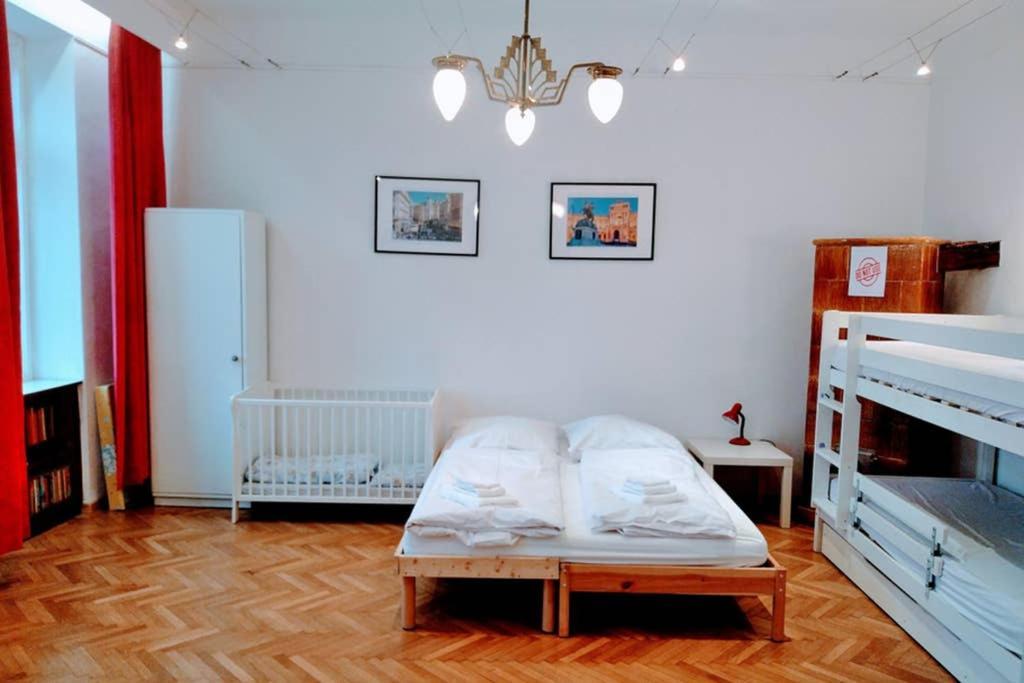 Family Apartment With Two Bathrooms Near To City Center Виена Екстериор снимка